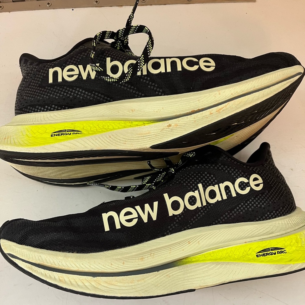New Balance FuelCell SuperComp Trainer v2- Size Women’s 8B - Great condition!